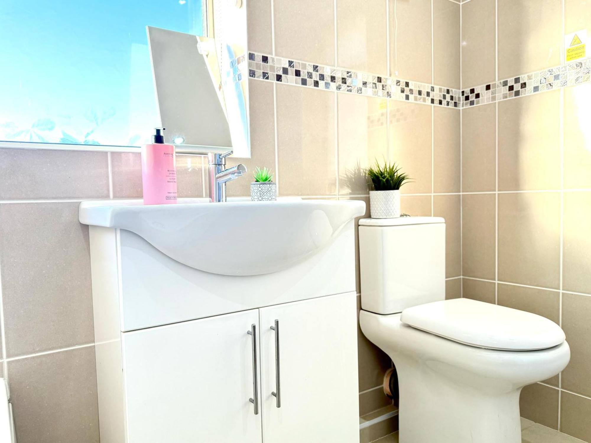 Stylish 3-Bedroom House With Garden & Free Parking'S, Prime Location With Private Garden Kidlington Exterior foto