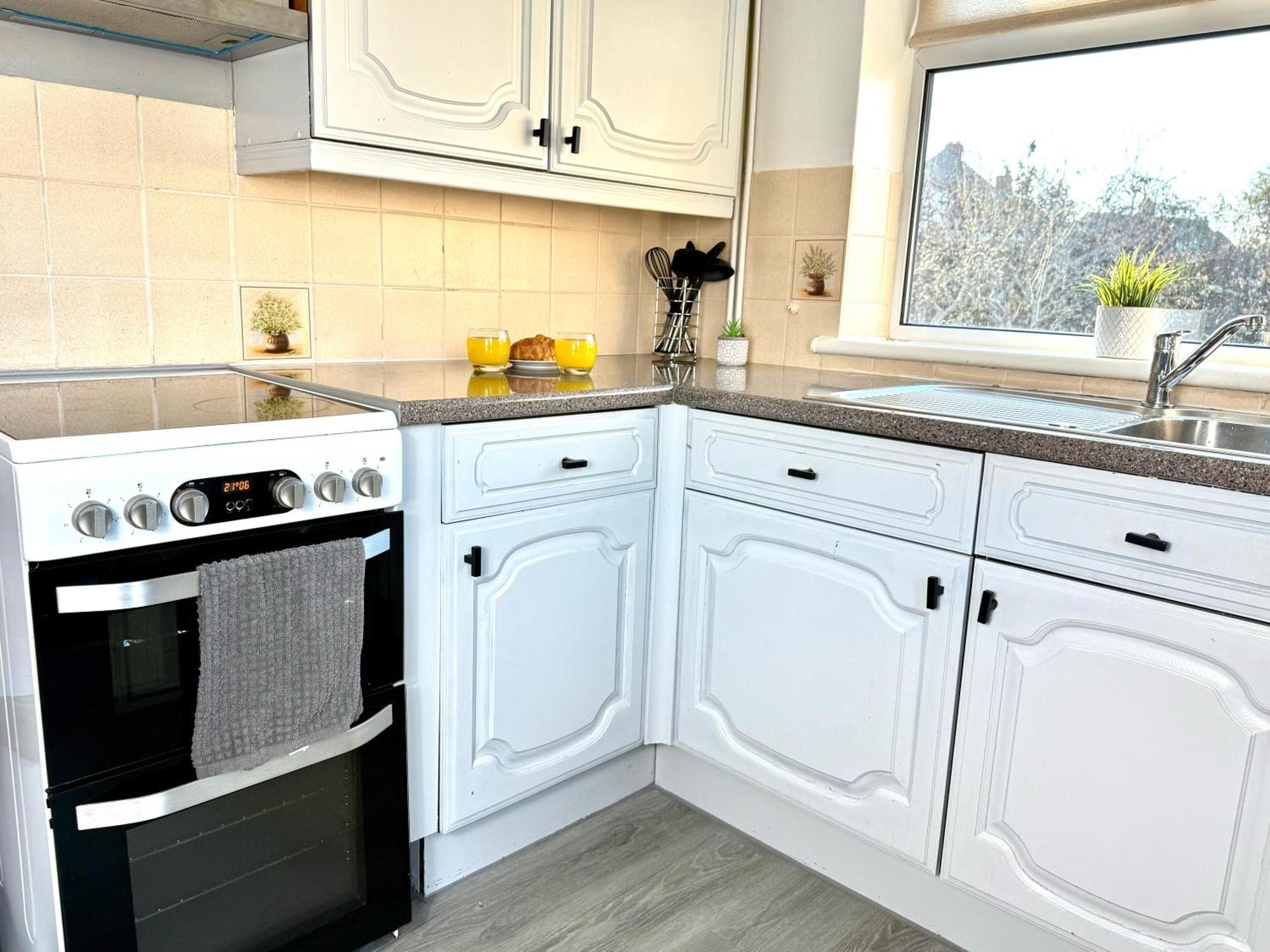 Stylish 3-Bedroom House With Garden & Free Parking'S, Prime Location With Private Garden Kidlington Exterior foto