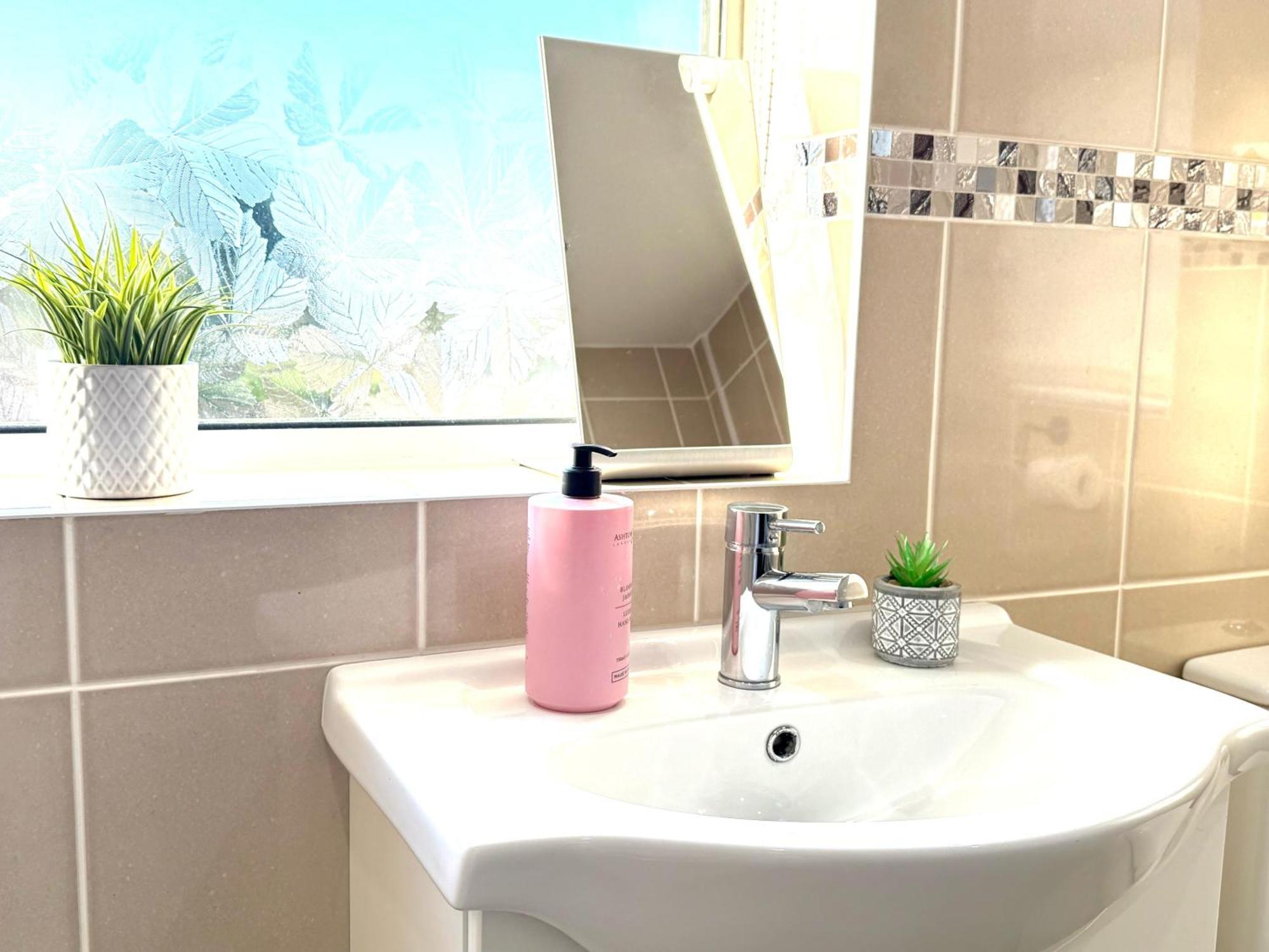 Stylish 3-Bedroom House With Garden & Free Parking'S, Prime Location With Private Garden Kidlington Exterior foto
